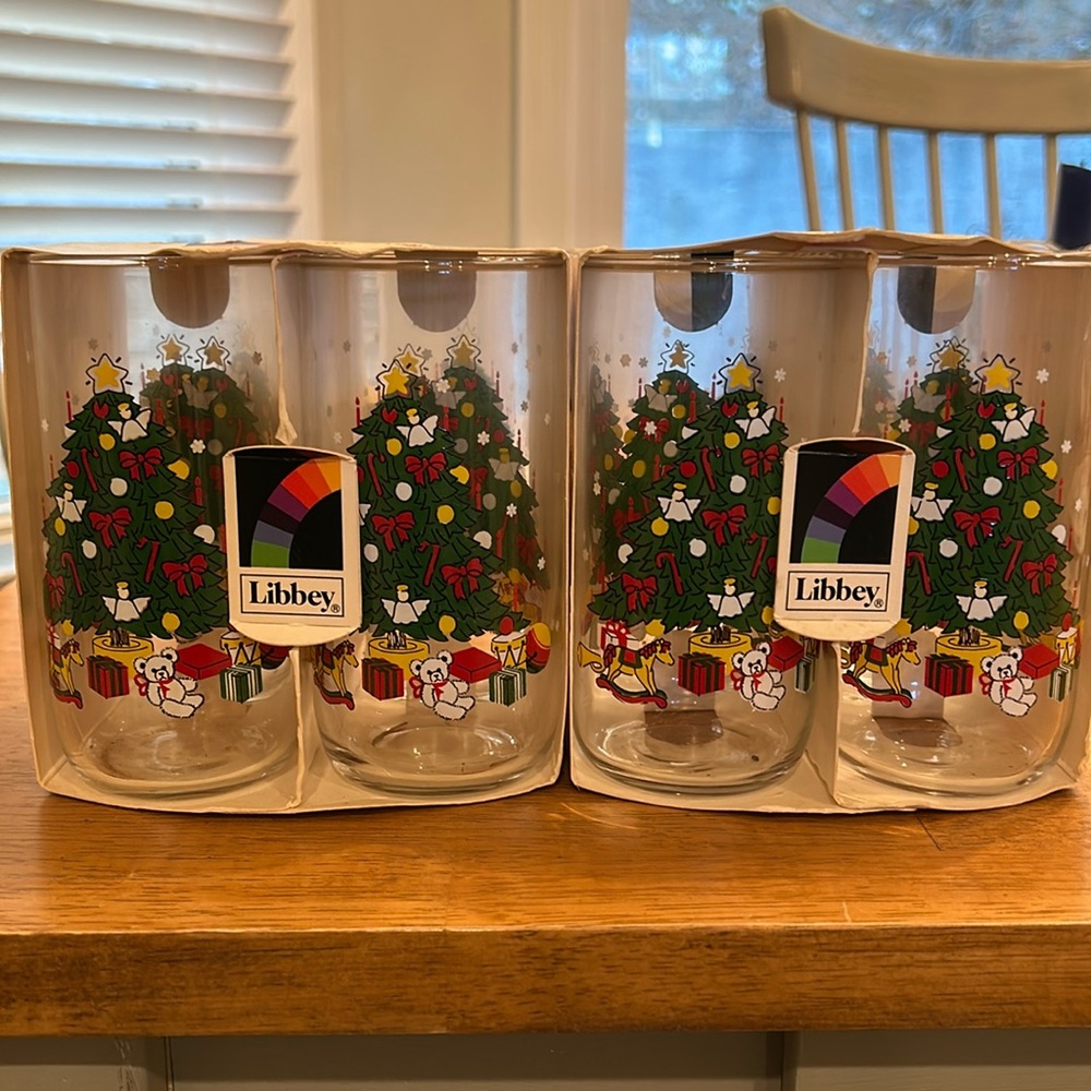 Set of 8 Libby’s Christmas glasses
